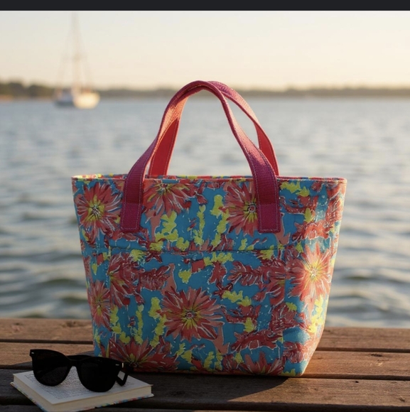 Lilly Pulitzer Handbags - Lilly Pulitzer Trippin & Sippin Floral Insulated Tote Bag
